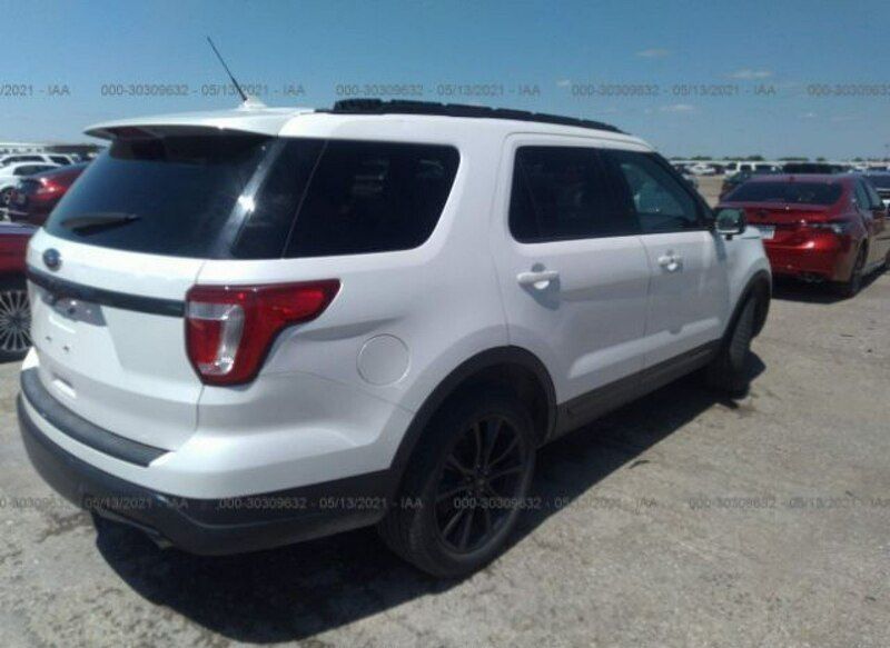 Używany Ford Explorer 290 KM (213 kW) 2019 Biały SUV