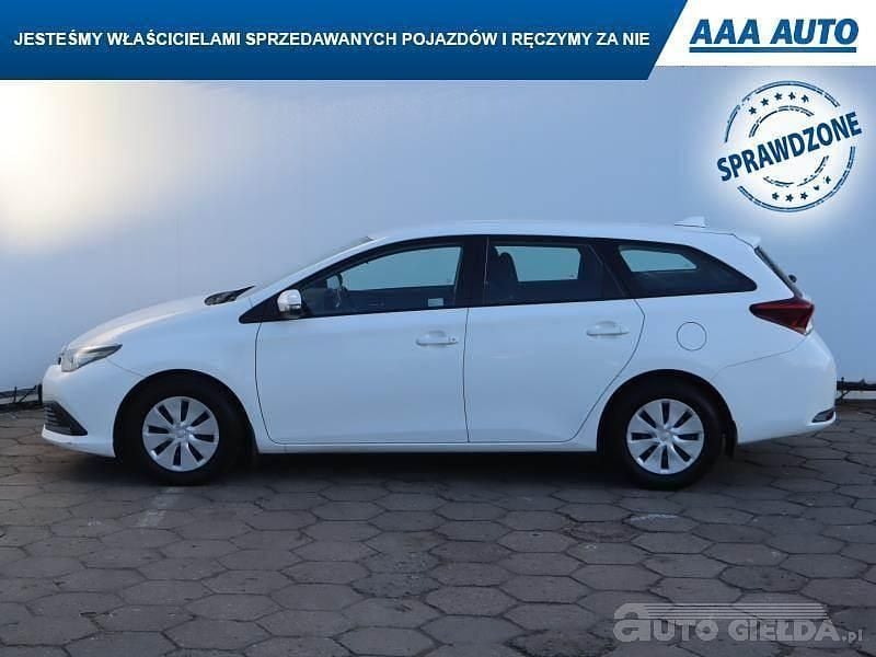 Używany Toyota Auris 99 KM (72 kW) 2017 Biały
