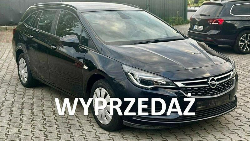 Czarny (metalik) Używany 2019 Opel Astra Active Kombi | 25 900 zł (Super Cena) - Obraz 1/4