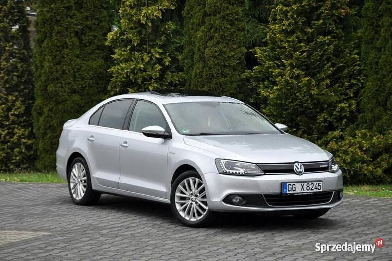 Szary Używany 2014 VW Jetta Hybrid Sedan/Limuzyna | 39 900 zł - Obraz 1/4