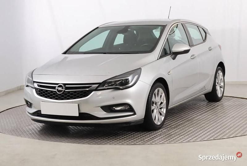 Używany Opel Astra 2017 Srebrny Hatchback