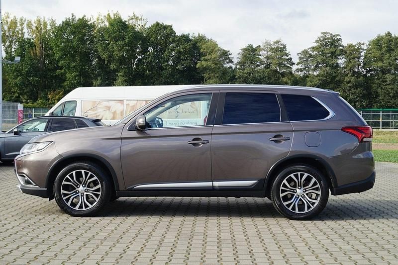 Używany Mitsubishi Outlander 150 KM (110 kW) 2016 Beżowy (metalik) SUV