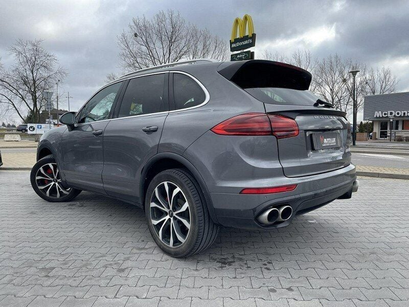 Używany Porsche Cayenne 300 KM (220 kW) 2016 Szary (metalik) SUV