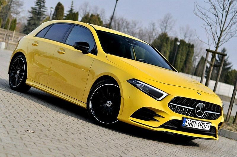 Używany Mercedes A180 AMG 116 KM (85 kW) 2021 Żółtozłoty Hatchback