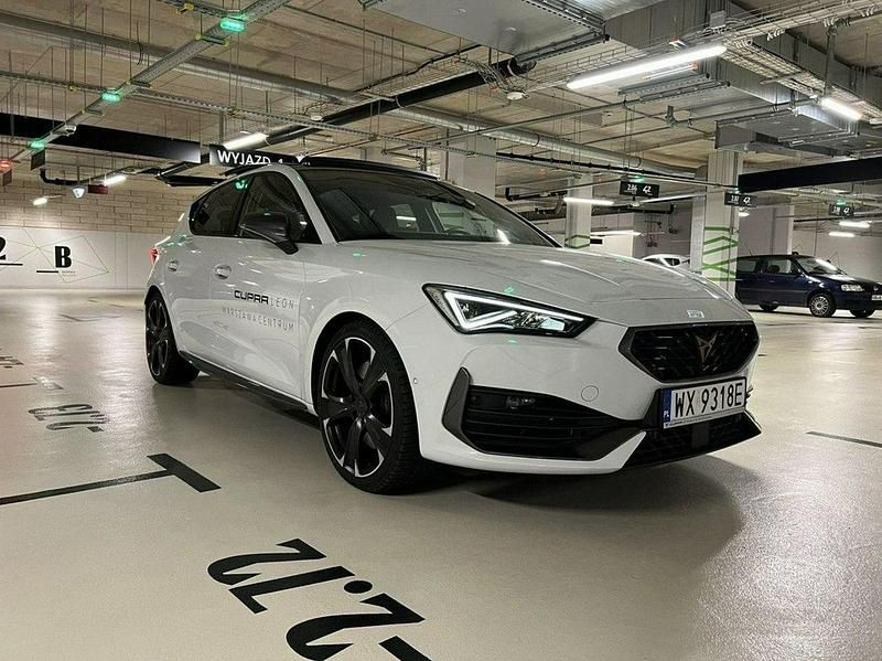 Używany Cupra Leon 300 KM (220 kW) 2023 Biały (metalik) Hatchback