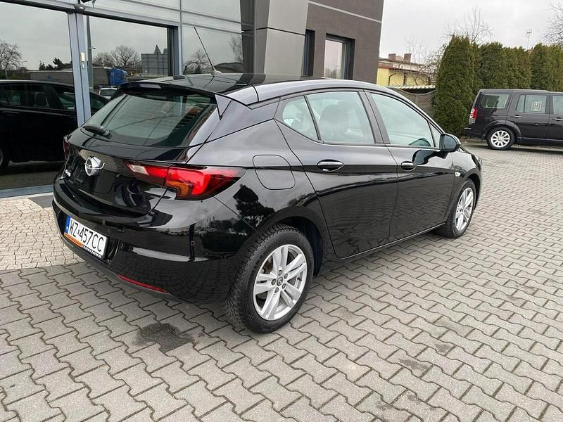 Używany Opel Astra 110 KM (80 kW) 2020 Czarny Hatchback