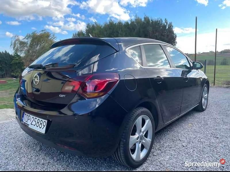 Używany Opel Astra 2010 Czarny Hatchback