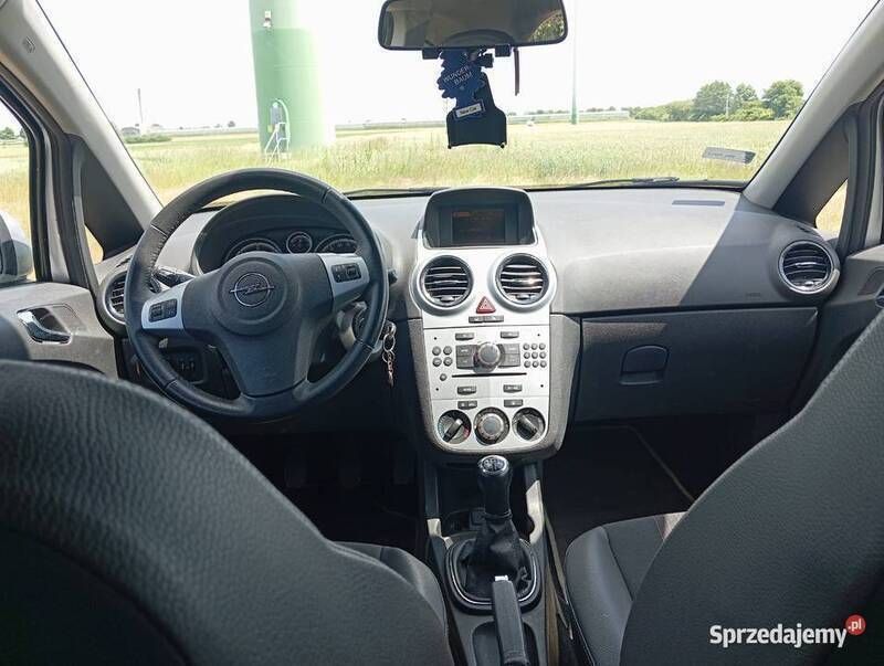 Używany Opel Corsa 75 KM (55 kW) 2012 Hatchback