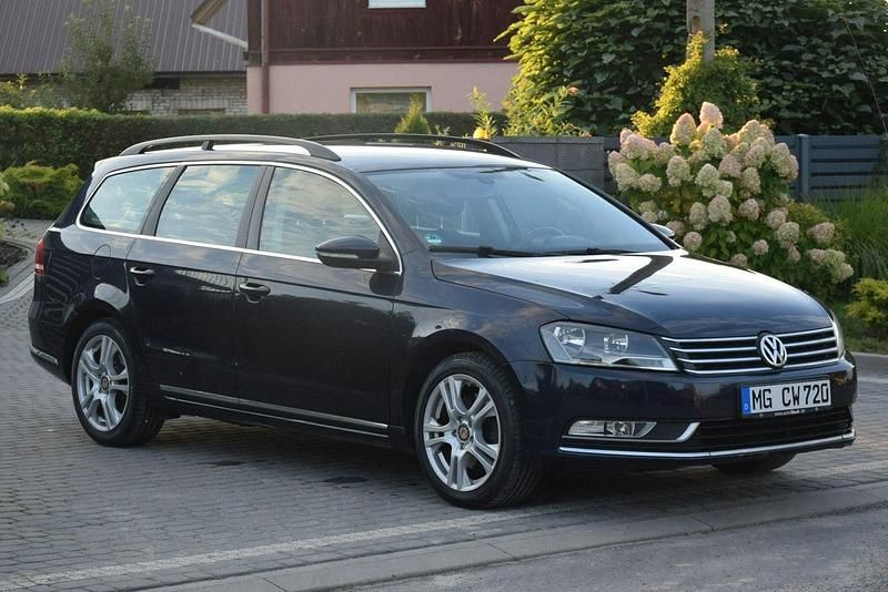 Granatowy Używany 2012 VW Passat Kombi | 27 900 zł (Dobra cena) - Obraz 1/4