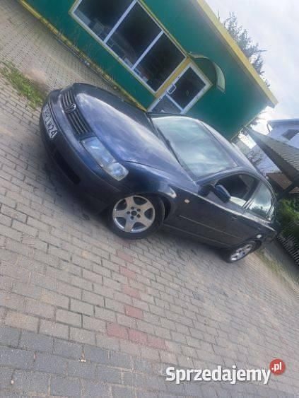 Granatowy Używany 1998 VW Passat Sedan/Limuzyna | 3500 zł (Uczciwa cena) - Obraz 1/4