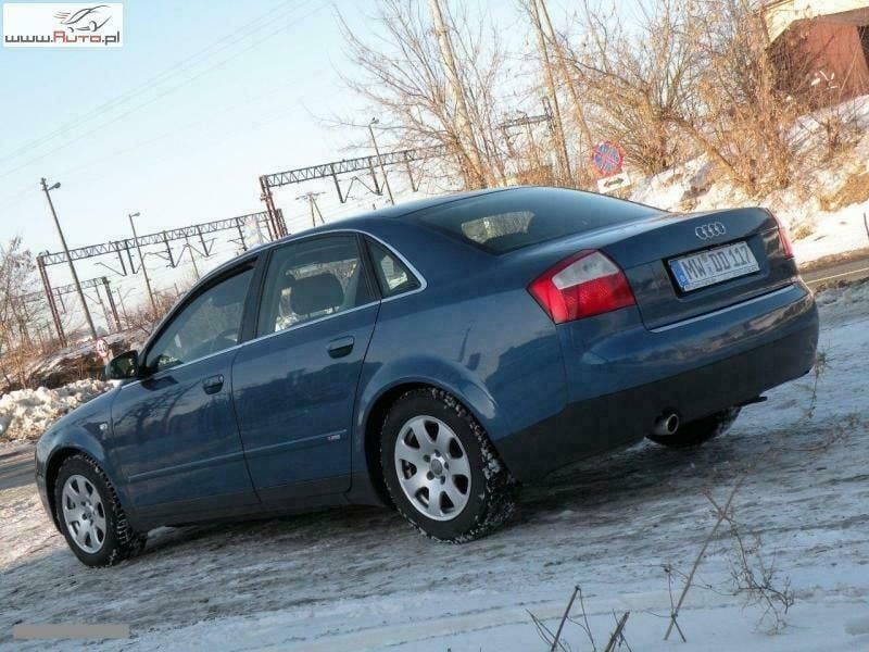 Używany Audi A4 S-Line 172 KM (126 kW) 2001 Niebieski (metalik) Sedan/Limuzyna