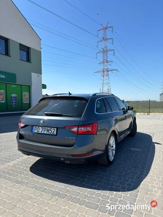 Granatowy Używany 2015 Skoda Superb Kombi | 51 900 zł (Uczciwa cena) - Obraz 1/4