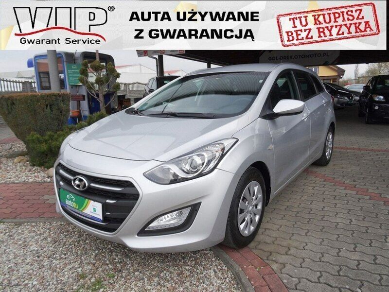 Używany Hyundai i30 Comfort 90 KM (66 kW) 2015 Srebrny Sedan/Limuzyna