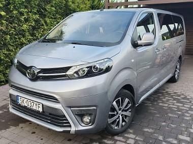 Szary Używany 2023 Toyota Proace Verso Kombi | 145 000 zł - Obraz 1/4