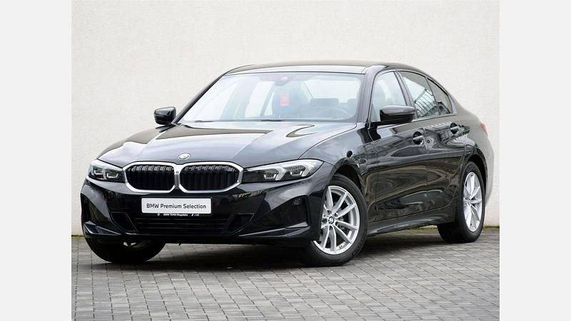 Czarny szafir metalizowany Używany 2022 BMW 318 Shadowline Sedan/Limuzyna | 142 900 zł (Uczciwa cena) - Obraz 1/4