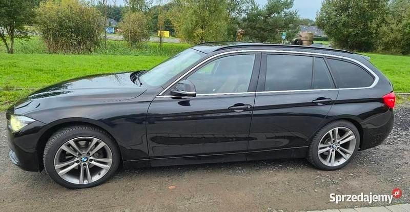 Czarny Używany 2015 BMW 320 Kombi | 49 900 zł (Uczciwa cena) - Obraz 1/4