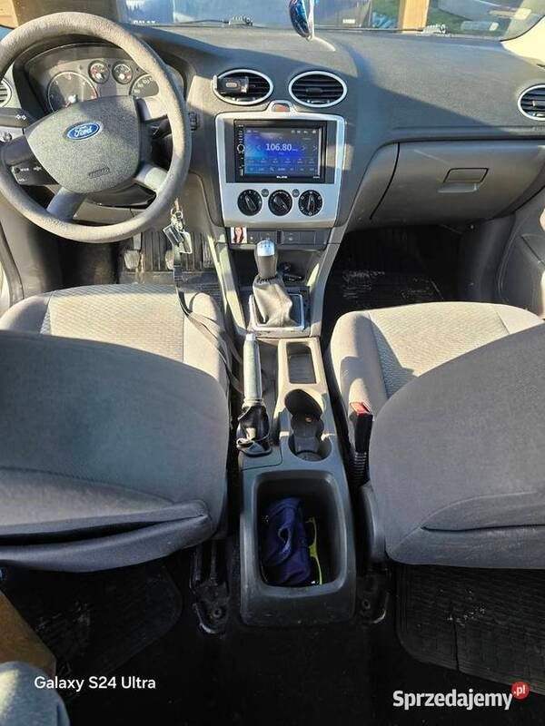 Używany Ford Focus 2005 Srebrny Hatchback