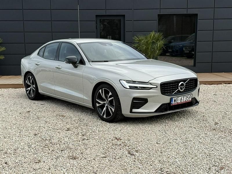 Używany Volvo S60 197 KM (144 kW) 2022 Szary (metalik) Sedan/Limuzyna