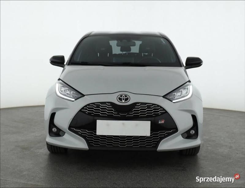 Biały Używany 2022 Toyota Yaris Hybrid Hatchback | 93 999 zł (Drogi) - Obraz 1/4