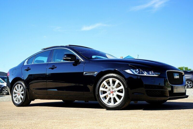 Używany Jaguar XE 180 KM (132 kW) 2020 Czarny (metalik) Sedan/Limuzyna