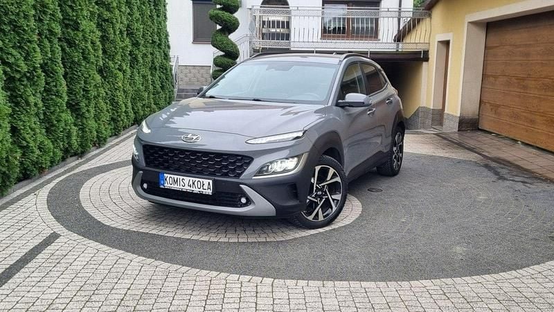 Szary (metalik) Używany 2021 Hyundai Kona SUV | 64 900 zł (Uczciwa cena) - Obraz 1/4