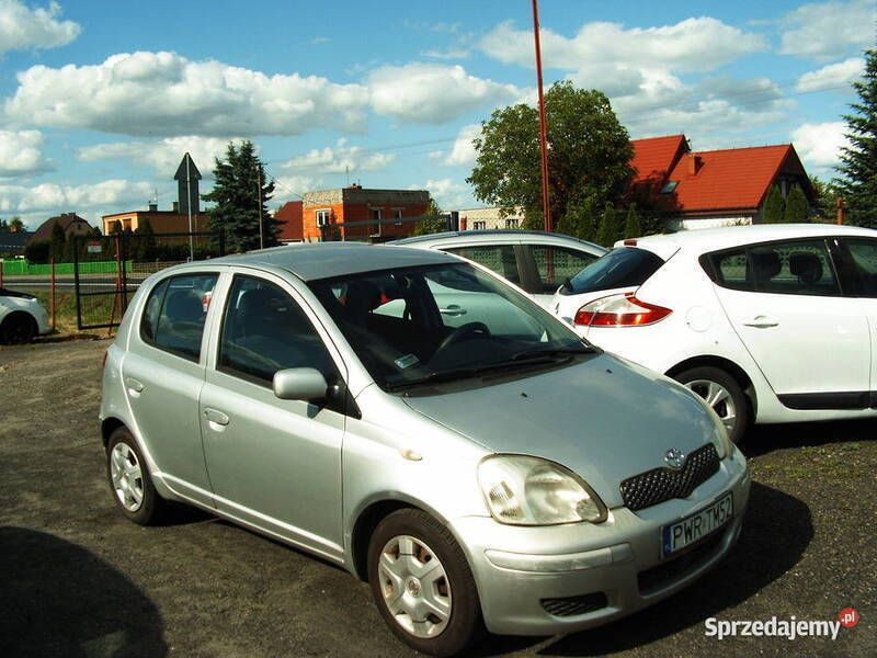 Używany Toyota Yaris 87 KM (63 kW) 2003 Srebrny Hatchback