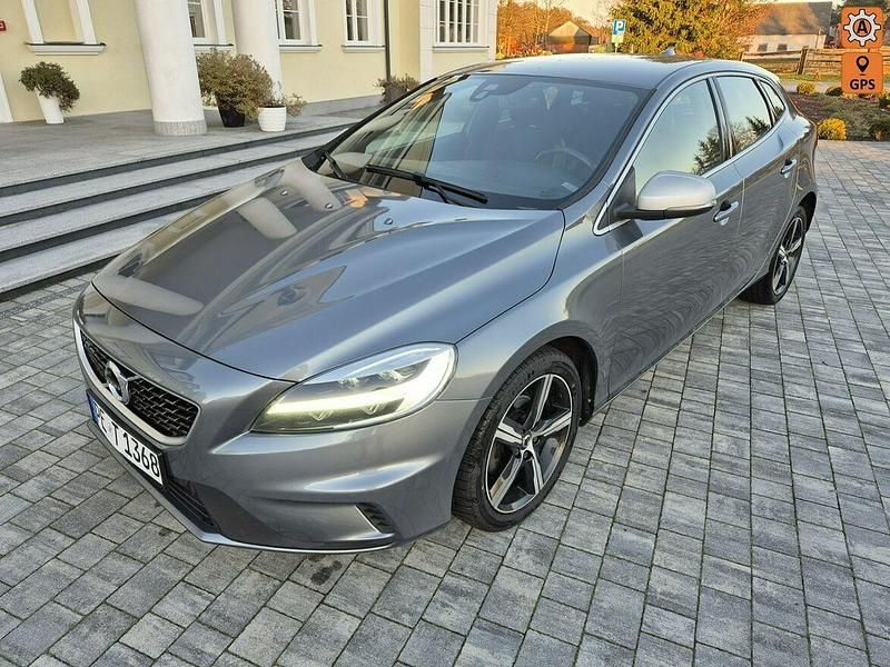 Szary (metalik) Używany 2018 Volvo V40 R-Design Hatchback | 53 700 zł (Dość drogi) - Obraz 1/4