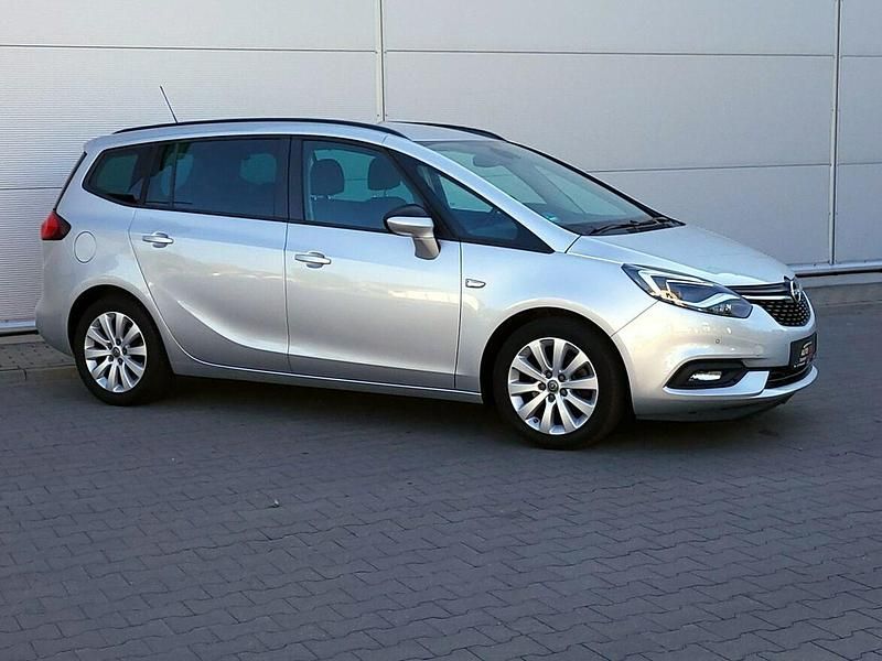 Używany Opel Zafira 140 KM (102 kW) 2017 Srebrny Minivan
