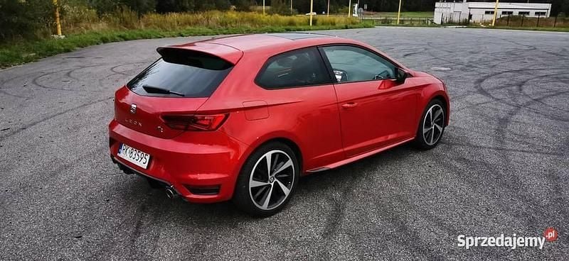 Czerwony Używany 2018 Seat Leon FR Hatchback | 62 900 zł (Uczciwa cena) - Obraz 1/4