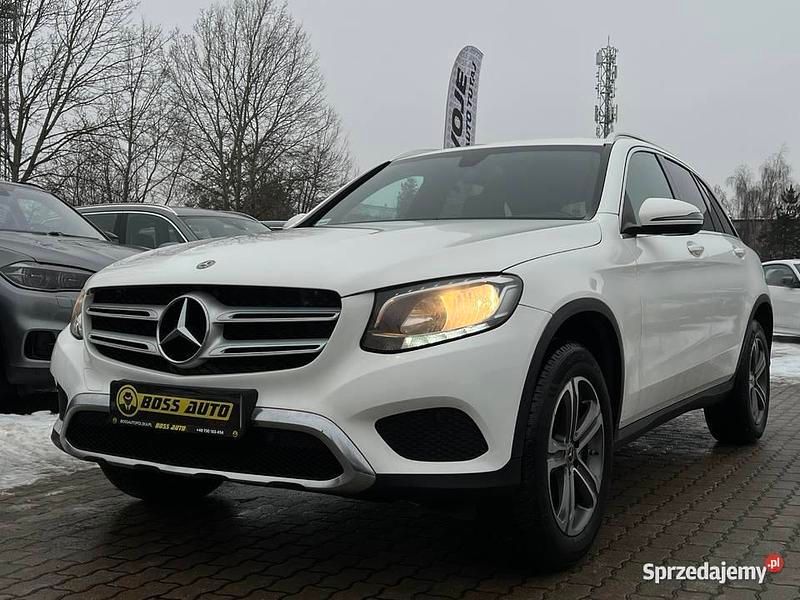 Używany Mercedes GLC300 2019 Biały SUV