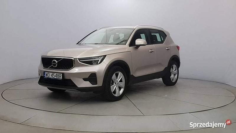 Używany Volvo XC40 Core 163 KM (119 kW) 2023 Beżowy SUV