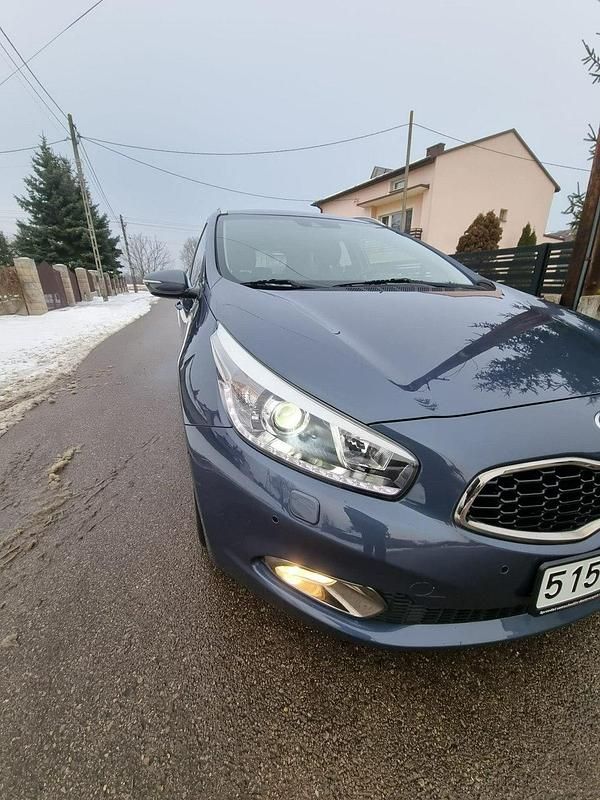 Używany Kia Ceed 128 KM (94 kW) 2014 Niebieski Hatchback