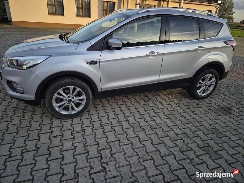 Srebrny Używany 2018 Ford Kuga SUV | 65 000 zł (Uczciwa cena) - Obraz 1/4