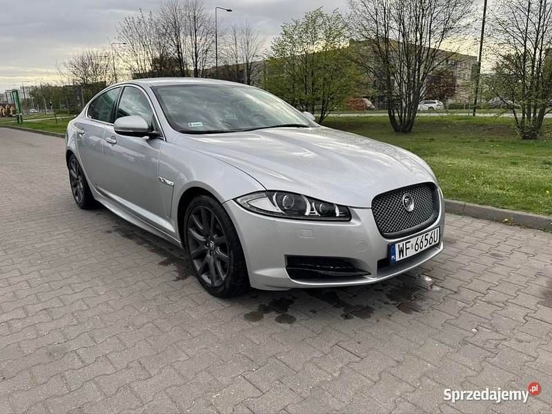 Używany Jaguar XF 2013 Srebrny Sedan/Limuzyna