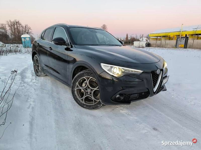 Używany Alfa Romeo Stelvio 280 KM (205 kW) 2019 Czarny SUV