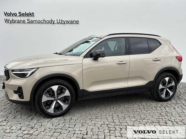 Beżowy Używany 2025 Volvo XC40 SUV | 189 900 zł (Drogi) - Obraz 1/3