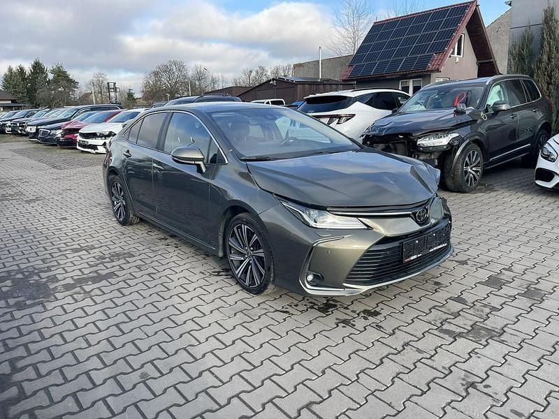 Używany Toyota Corolla 125 KM (91 kW) 2023 Zielony Sedan/Limuzyna
