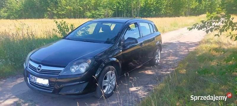 Czarny Używany 2012 Opel Astra Hatchback | 16 900 zł (Super Cena) - Obraz 1/4