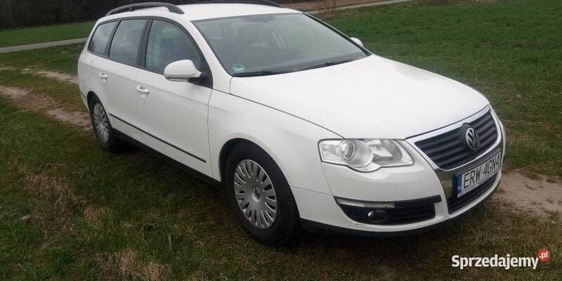 Biały Używany 2010 VW Passat Kombi | 15 100 zł (Uczciwa cena) - Obraz 1/4