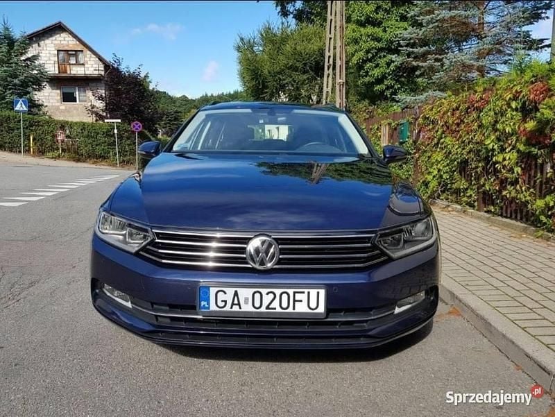 Niebieski Używany 2017 VW Passat Kombi | 59 000 zł (Uczciwa cena) - Obraz 1/4