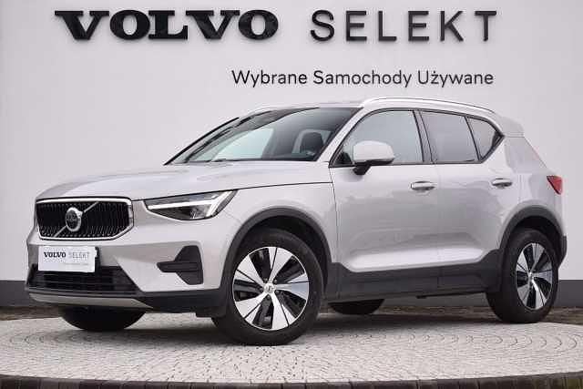 Używany Volvo XC40 163 KM (119 kW) 2024 Srebrny SUV