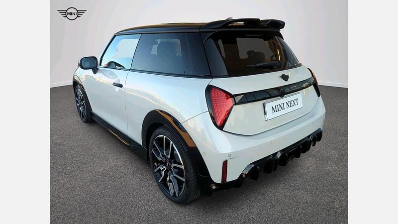 Używany Mini John Cooper Works 231 KM (169 kW) 2024 Nanuq white metalizowany Hatchback