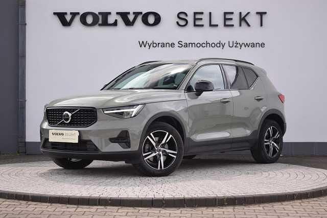 Zielony Używany 2025 Volvo XC40 SUV | 159 900 zł (Uczciwa cena) - Obraz 1/4
