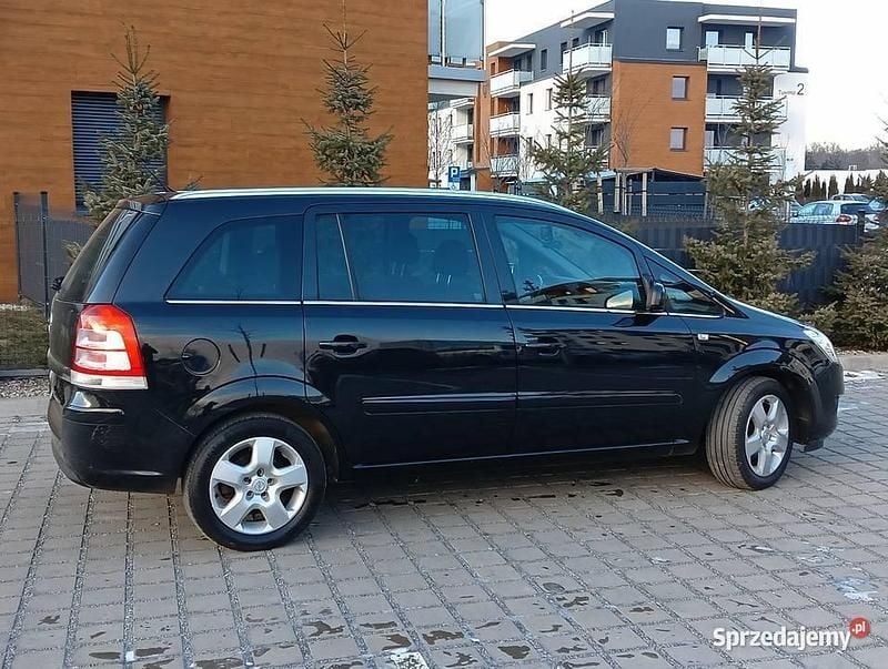 Używany Opel Zafira 2012 Czarny Minivan