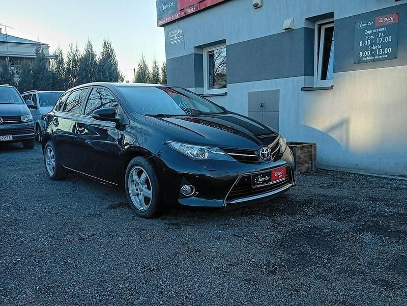 Używany Toyota Auris 132 KM (97 kW) 2013 Czarny (metalik) Hatchback