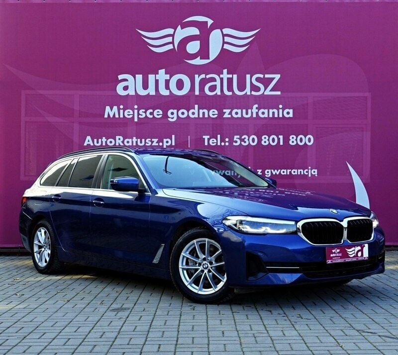 Niebieski ciemny (metalik) Używany 2021 BMW 530 Sedan/Limuzyna | 155 500 zł - Obraz 1/4