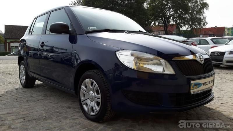 Używany Skoda Fabia 90 KM (66 kW) 2013 Granatowy metalik Hatchback