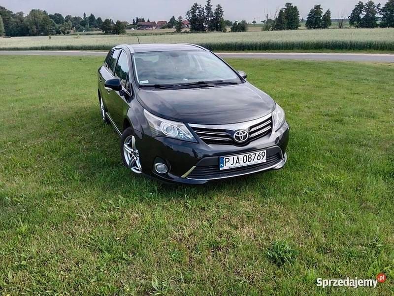 Czarny Używany 2012 Toyota Avensis Kombi | 27 800 zł (Uczciwa cena) - Obraz 1/4