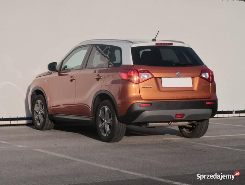 Używany Suzuki Vitara 120 KM (88 kW) 2015 Pomarańczowy SUV