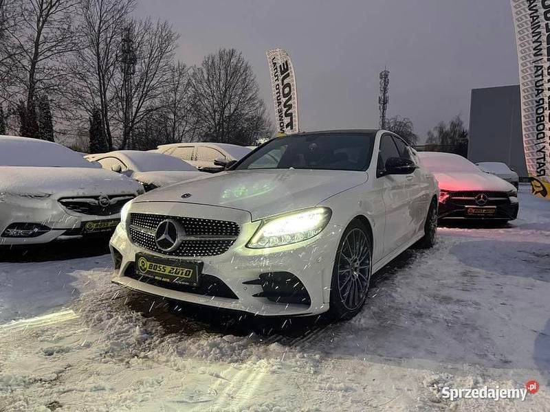 Używany Mercedes C300 2019 Biały Sedan/Limuzyna